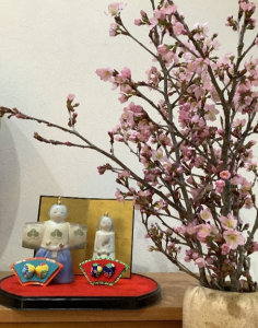 鈴蘭台東　お雛様と桃の花